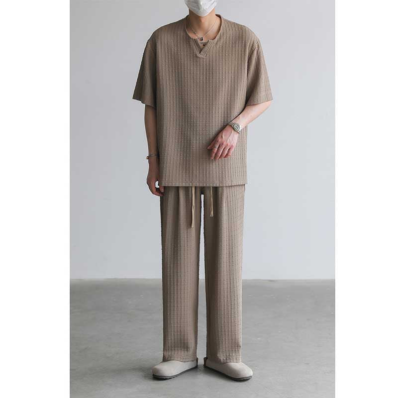 Loose V-neck T-shirt