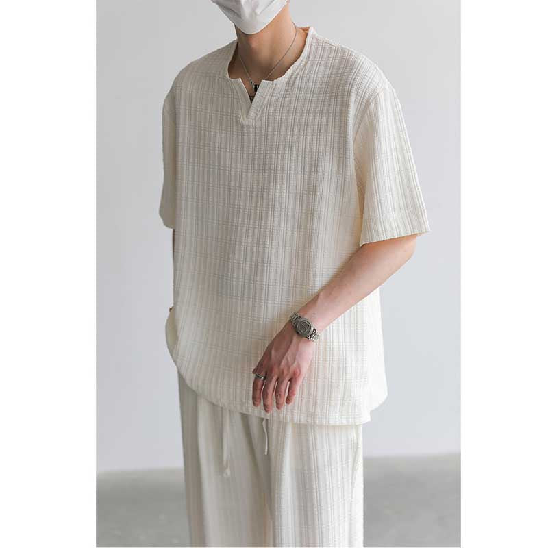 Loose V-neck T-shirt