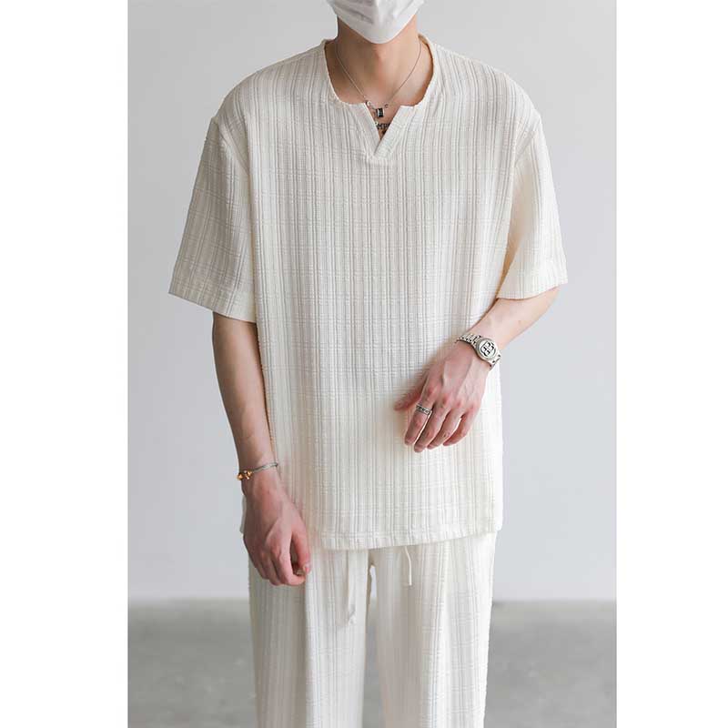 Loose V-neck T-shirt